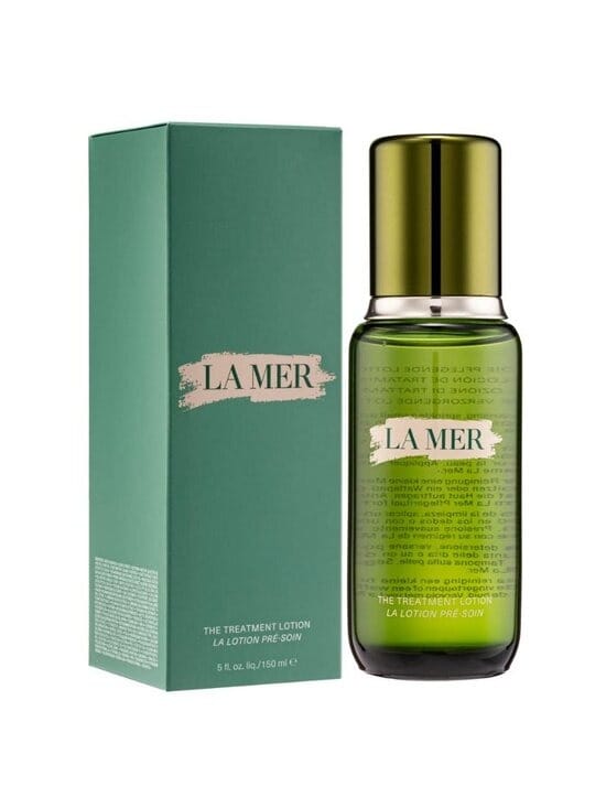 La Mer Sea Breeze Eau de Parfum bottle with a gold cap next to its signature green box, shown on a plain white background.